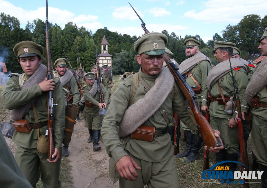 俄軍方舉辦“貢比涅之戰(zhàn)”節(jié)日 重現(xiàn)百年前戰(zhàn)爭場面（高清組圖）