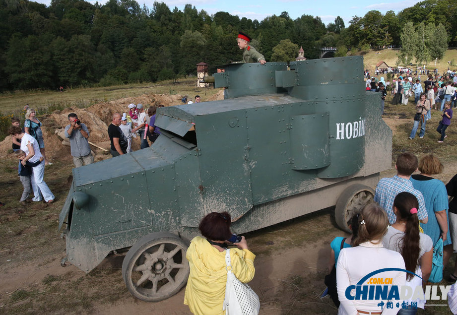俄軍方舉辦“貢比涅之戰”節日 重現百年前戰爭場面（高清組圖）