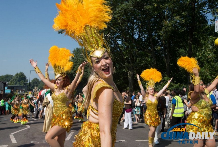 英國(guó)諾丁山狂歡節(jié) 陽(yáng)光、美女匯聚成歡樂(lè)海洋(圖)