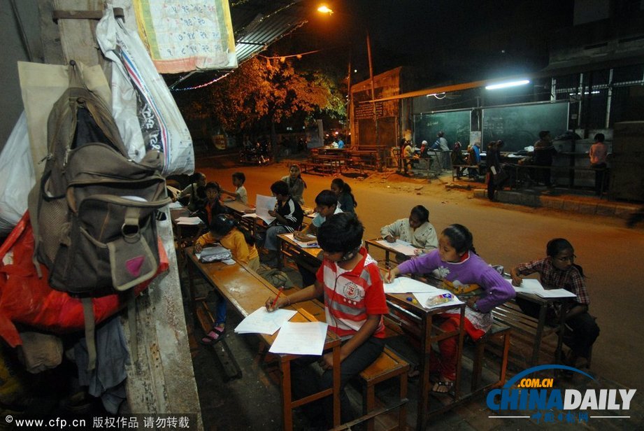 廢墟、馬路 上學之夢如此美好如此奢侈(組圖)