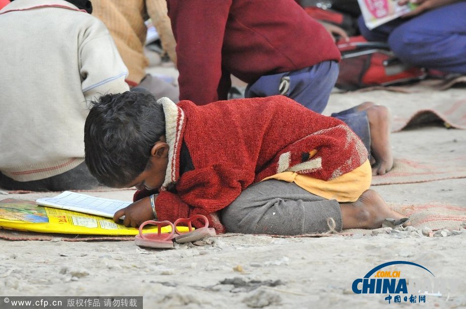 廢墟、馬路 上學之夢如此美好如此奢侈(組圖)