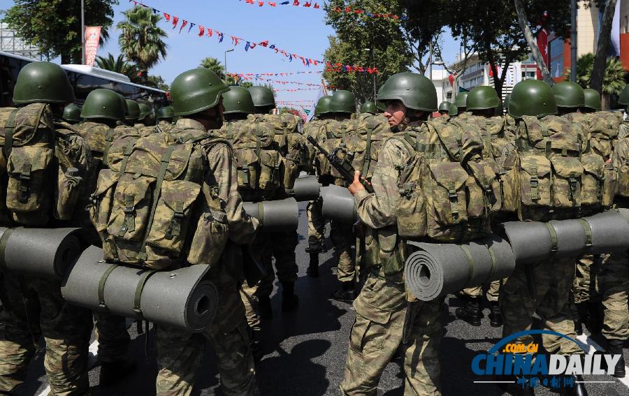 土耳其伊斯坦布爾舉行“勝利日”閱兵紀念活動