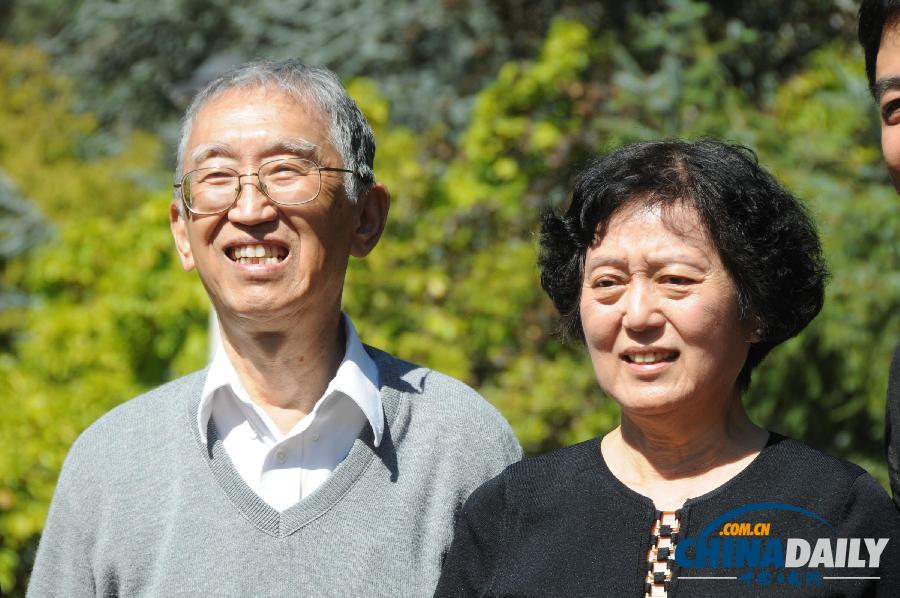 美民間組織立碑存二戰史實 各國參觀者向逝者獻花