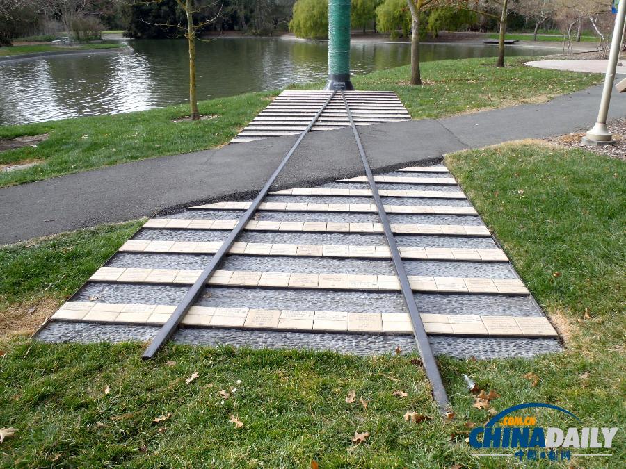 美民間組織立碑存二戰史實 各國參觀者向逝者獻花