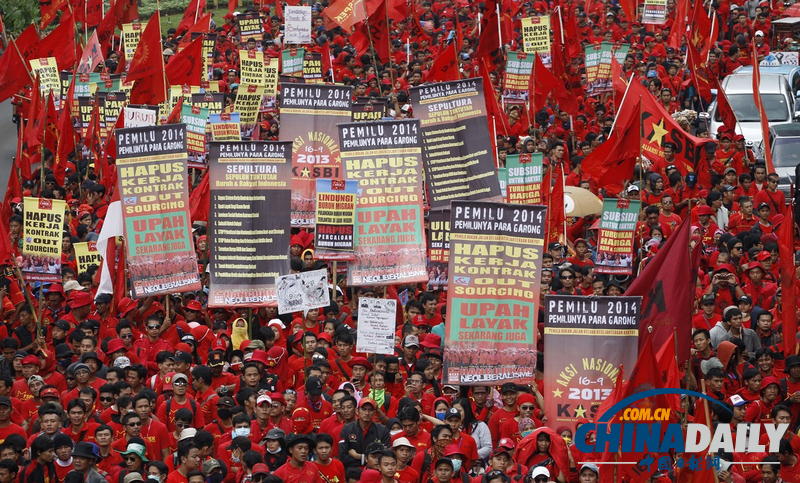 印尼上千工人舉行游行 抗議工資過低（組圖）