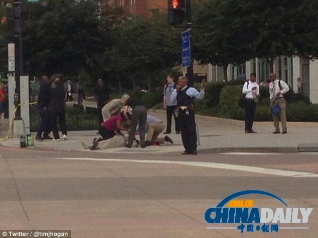 三名美國槍擊案親歷者講案發細節:槍射偏了逃過一劫