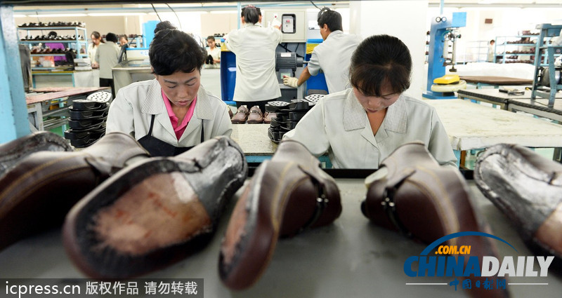 開城工業園區重啟第二天 朝鮮工人忙碌工作（圖）