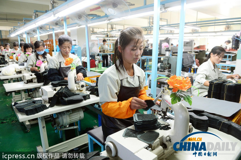 開城工業園區重啟第二天 朝鮮工人忙碌工作（圖）