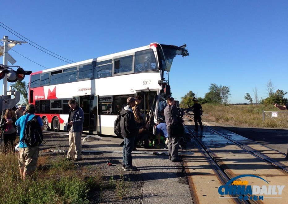 加拿大首都發生火車與巴士相撞事故 多人死亡