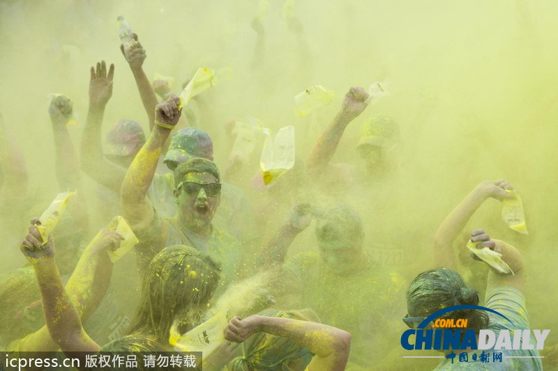  美國色彩賽跑活動 五彩繽紛其樂無窮