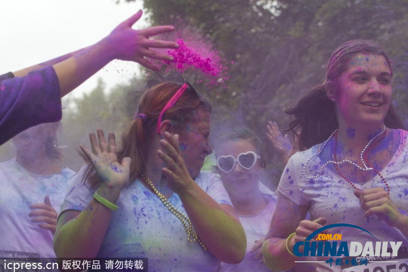  美國色彩賽跑活動 五彩繽紛其樂無窮