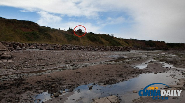 英男主持懸崖上用廢料建度假屋