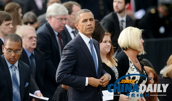 奧巴馬夫婦出席海軍大樓槍擊案追悼儀式