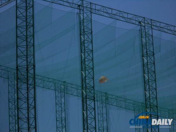 一架F-5戰機在韓國墜毀 飛行員跳傘逃生（組圖）