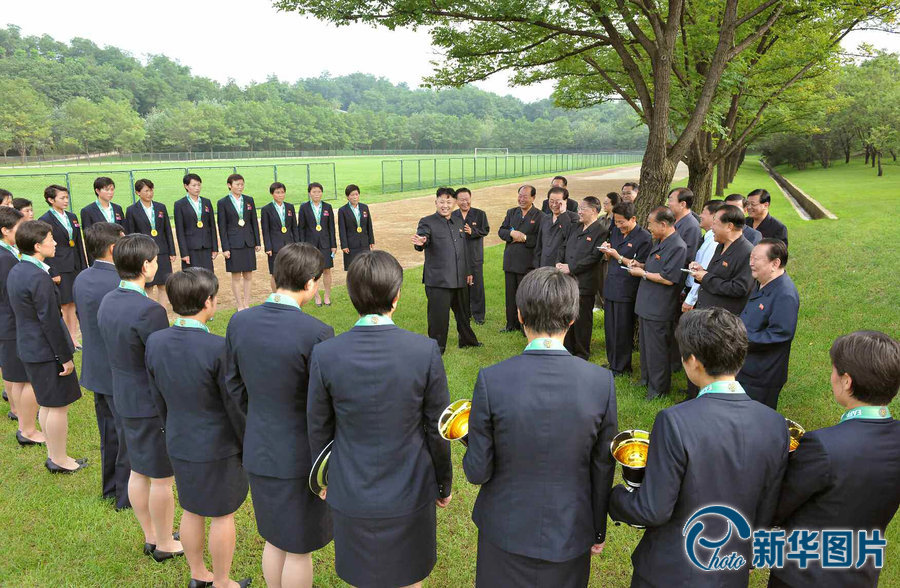 朝鮮運(yùn)動(dòng)員獲新式住房 金正恩送沙發(fā)作禮物