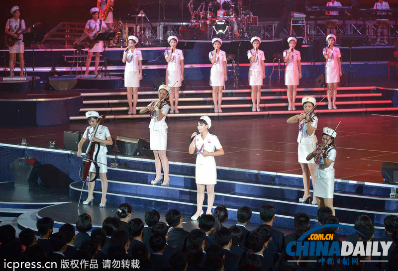 朝鮮勞動黨成立68周年 金正恩攜夫人看演出興趣濃（圖）