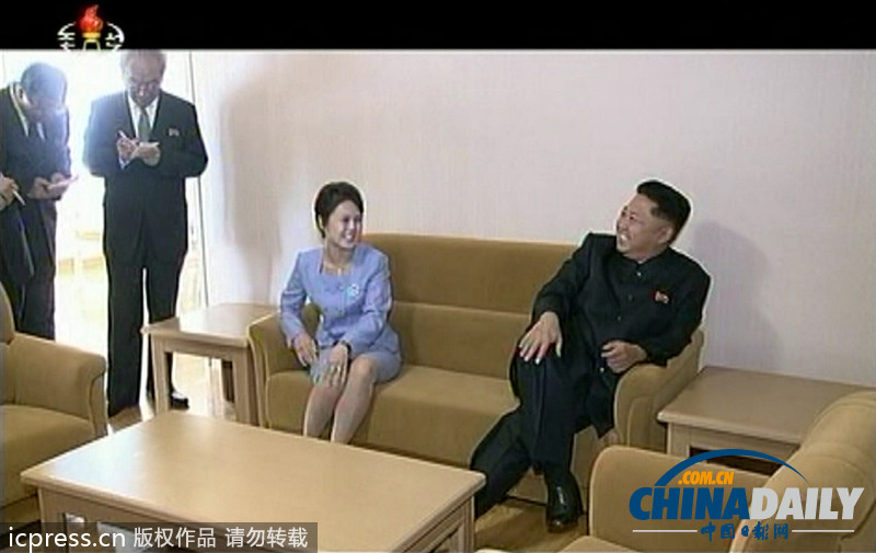 朝鮮勞動黨成立68周年 金正恩攜夫人看演出興趣濃（圖）