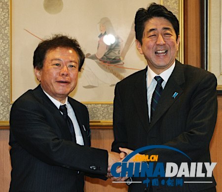 東京知事批安倍干涉奧運(yùn)人事 曾是橄欖球選手