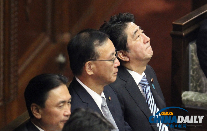 日本召開臨時國會 天皇致辭安倍鼓吹自衛(wèi)權(quán)（組圖）