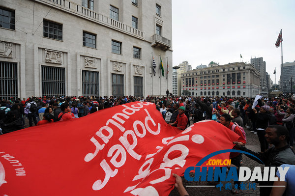 巴西圣保羅流浪人員占領市政廳 要求解決住房問題