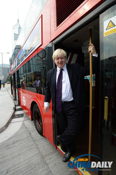倫敦市長(zhǎng)訪問(wèn)香港 體驗(yàn)大巴客輪興致濃（組圖）