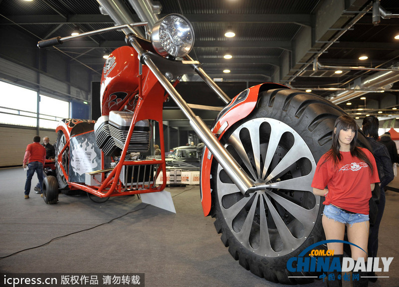 意大利男子造世界最大摩托 高5.1米超拉轟驚呆小伙伴（組圖）