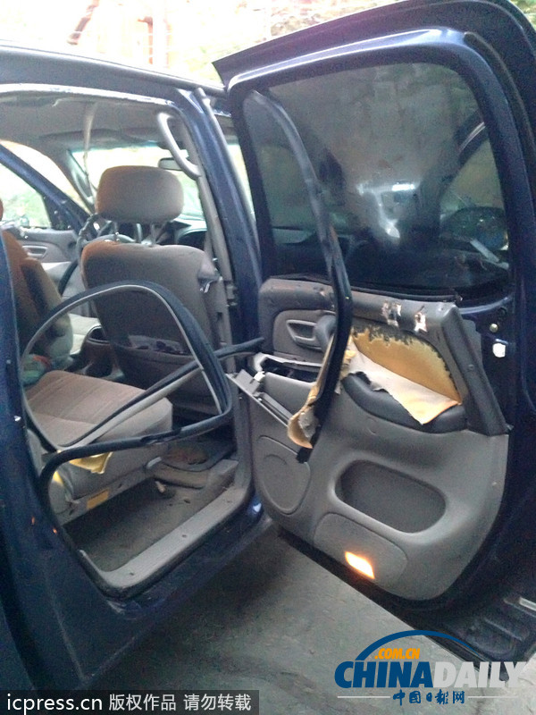 美國車主忘鎖車門 饑餓熊“乘虛而入”覓食反被鎖