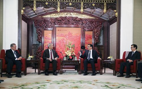 李克強(qiáng)在中南海紫光閣會(huì)見(jiàn)東盟十國(guó)經(jīng)貿(mào)部長(zhǎng)訪(fǎng)華團(tuán)