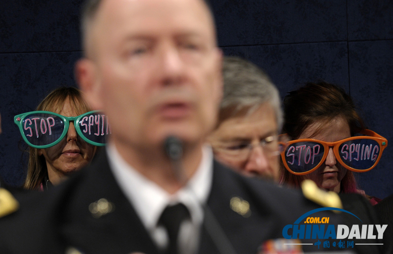 美眾議院情報委員會聽證會 抗議者戴“停止竊聽”眼鏡（組圖）