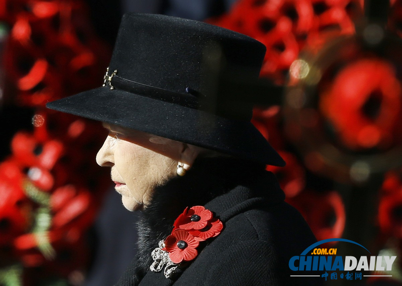 英女王與凱特王妃參加英國國殤紀(jì)念日活動<BR>