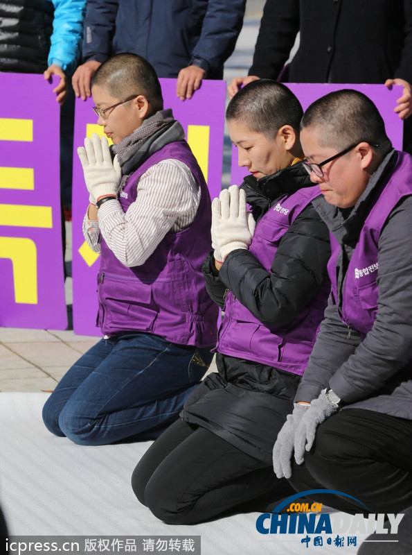 韓統(tǒng)合進步黨削發(fā)議員跪地 抗議政府要求解散政黨