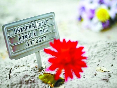 3中國人從墨西哥偷渡美國被捕 美墨邊境豎中文救援牌