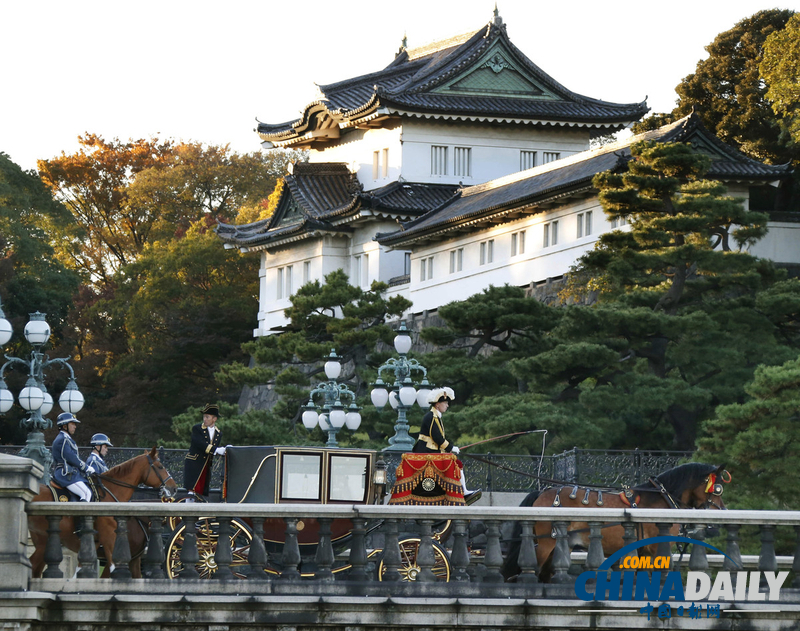 日本天皇打破傳統 與美國新任駐日大使卡羅琳握手