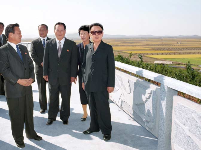 朝鮮機關報刊登圖文 紀念金正日逝世兩周年