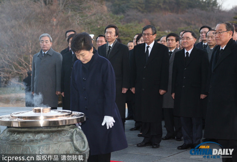 樸槿惠新年首日參拜顯忠院 內有其父樸正熙墓地