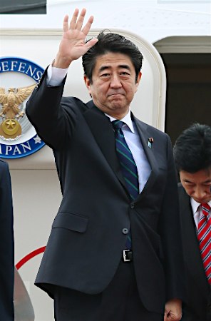 “地球儀外交”對(duì)抗中國(guó)？日媒分析安倍訪非四大目的