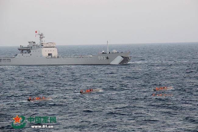 南海艦隊(duì)某登陸艦支隊(duì)在南海某海域展開(kāi)突擊登陸演練