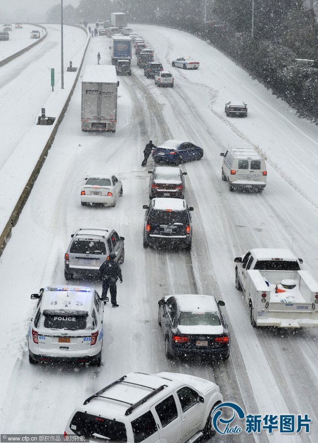 美國南部遭遇災(zāi)難性暴風雪:大雪厚冰前所未有