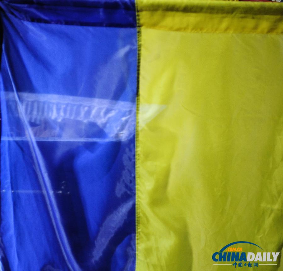 烏克蘭民眾雨中悼念死難者 季莫申科現身獨立廣場