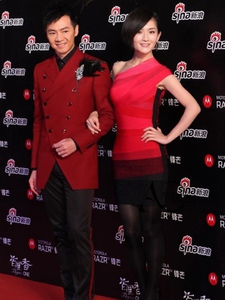 緊身裙勾勒真實曲線 中外女星誰身材最致命