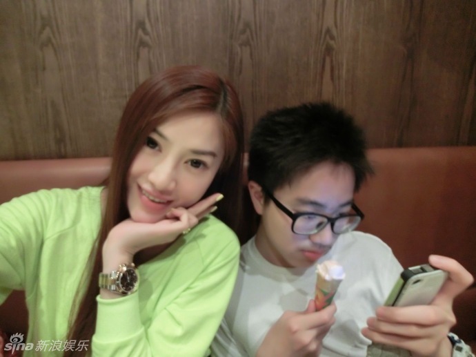 41歲辣媽身材賽少女 與兒子合照似姐弟驚呆網友