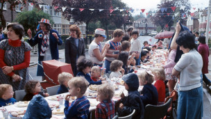上萬街頭聚會(huì)慶祝女王登基60年