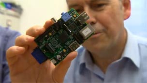 Byte-sized revolution 兩百元買臺電腦?