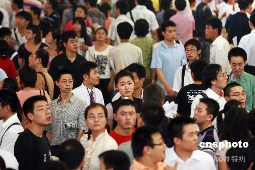 北京奧運后首場招聘會 吸引上千大學生應聘