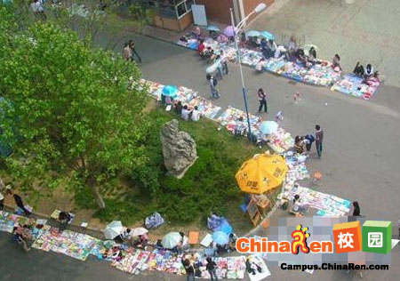 大學(xué)生跳蚤市場壯觀景象