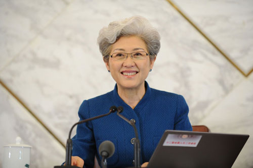 傅瑩：霧霾成一些城市標志性難題