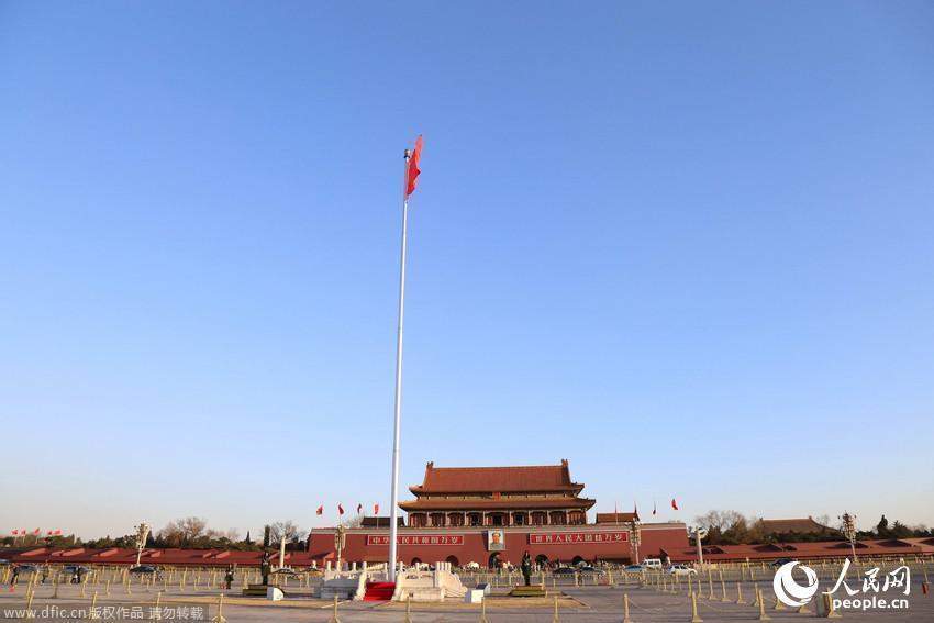 2015年兩會：大風(fēng)吹走霧霾 京城現(xiàn)“兩會藍”