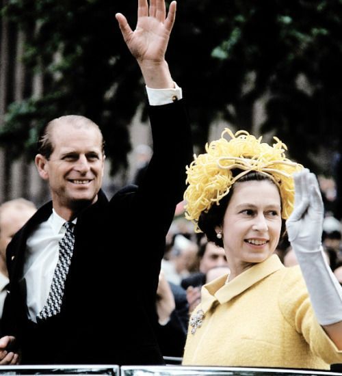 “彩虹女王”的帽子情結