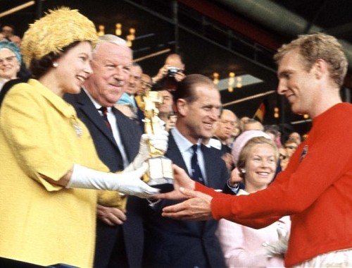 “彩虹女王”的帽子情結