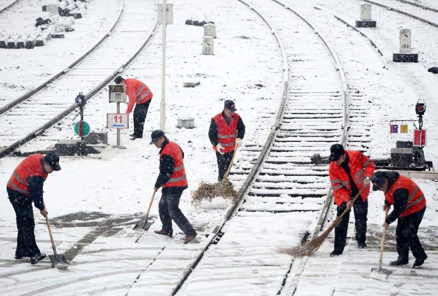 中國(guó)日?qǐng)?bào)聚焦各地寒潮來襲